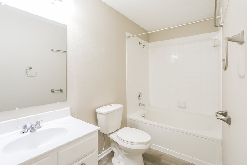 2,055/Mo, 10124 Chapel Ridge Dr Fort Worth, TX 76116 Main Bathroom View