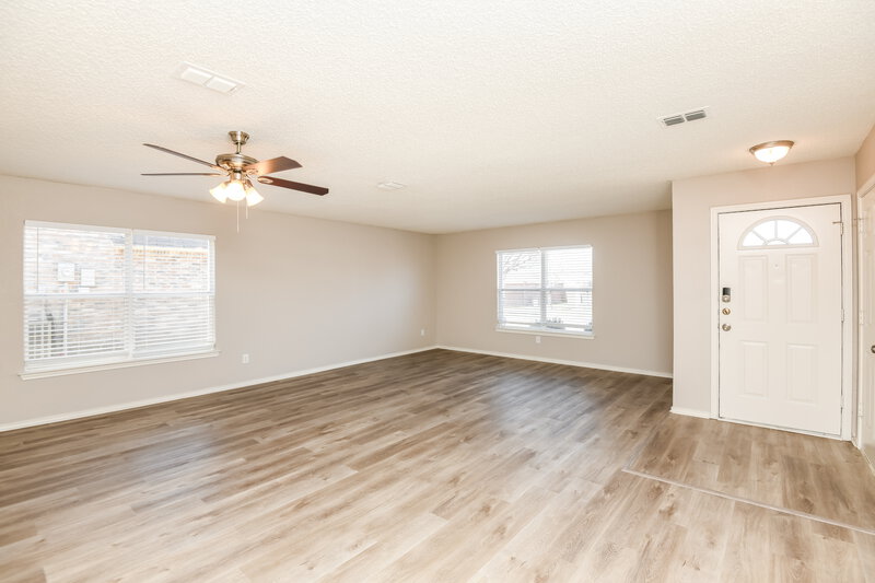 2,805/Mo, 720 King St Cedar Hill, TX 75104 Family Room View