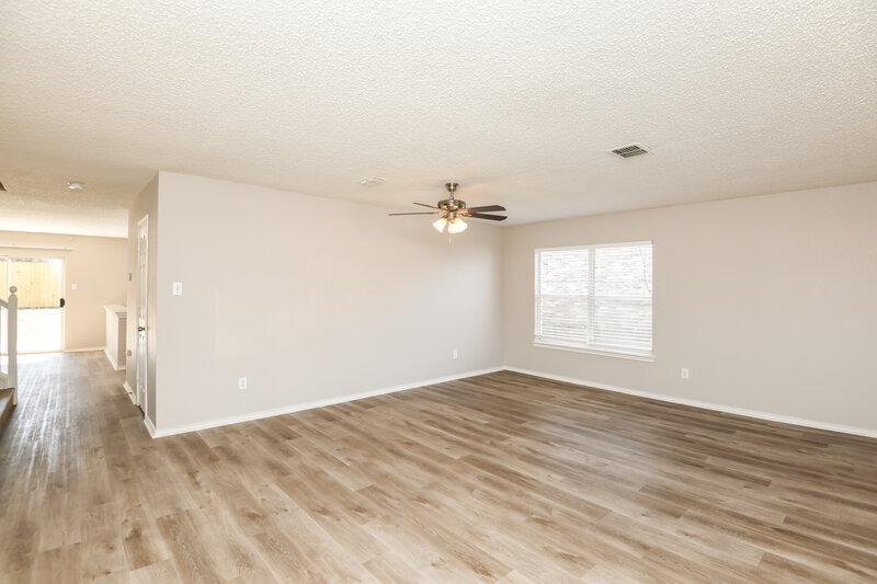 2,805/Mo, 720 King St Cedar Hill, TX 75104 Family Room View 2