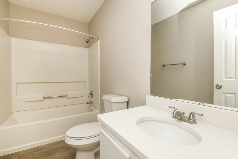 2,805/Mo, 720 King St Cedar Hill, TX 75104 Bathroom View