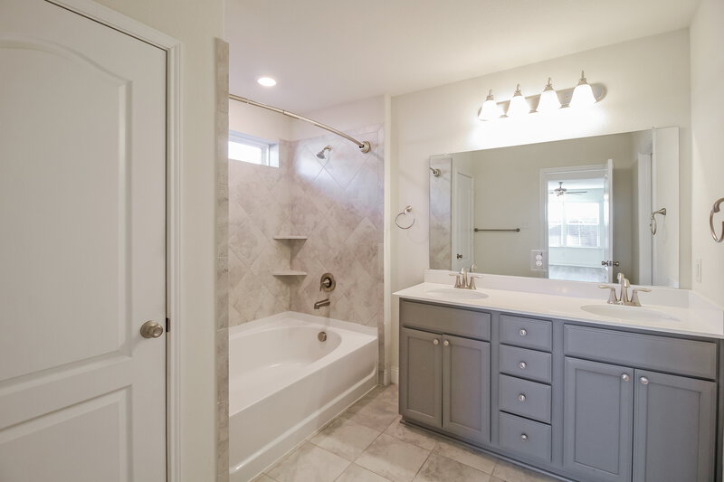 1,870/Mo, 2637 Wayne Ave Aubrey, TX 76227 Main Bathroom View