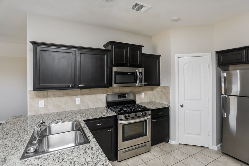 2,340/Mo, 901 Walls Blvd Crowley, TX 76036 Kitchen View