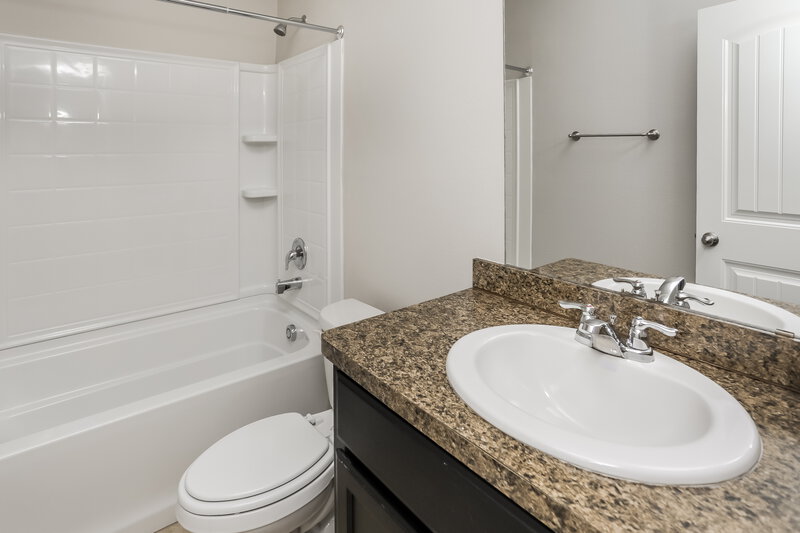 2,340/Mo, 901 Walls Blvd Crowley, TX 76036 Bathroom View