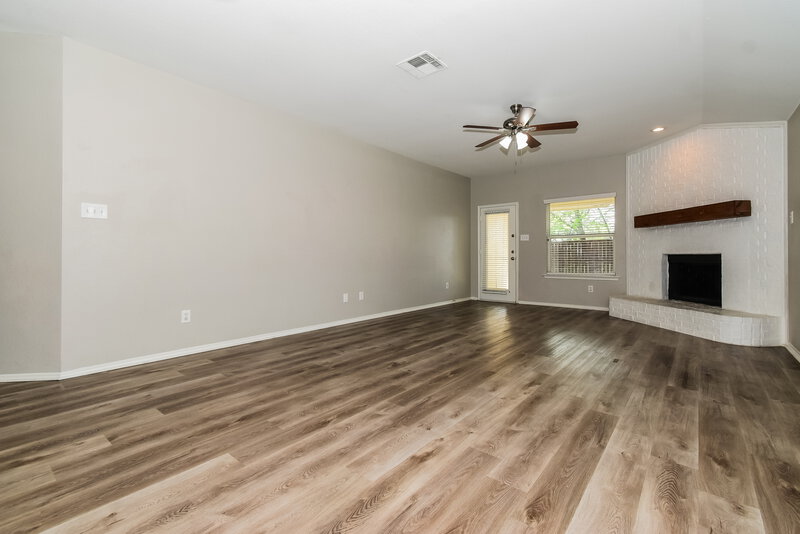 1,755/Mo, 709 Silverleaf Ct Royse City, TX 75189 Living Room View