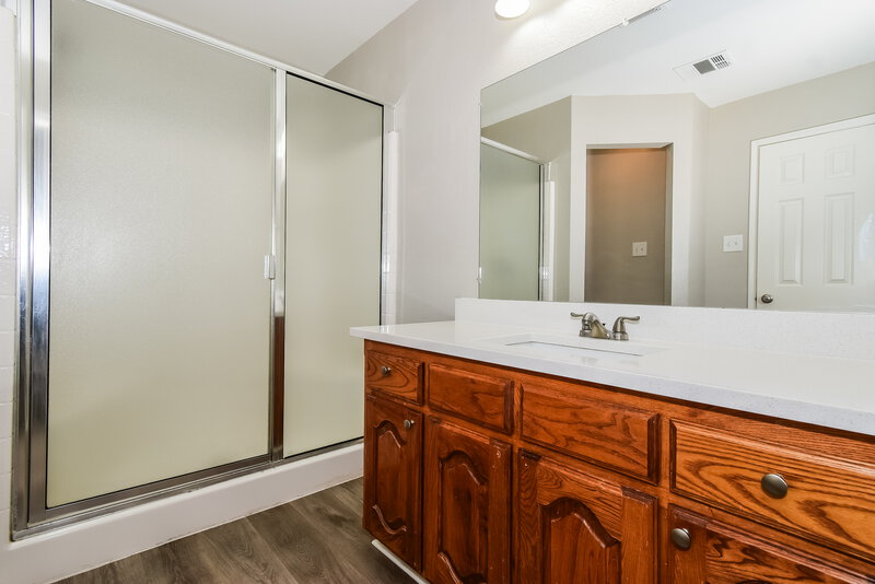 1,755/Mo, 709 Silverleaf Ct Royse City, TX 75189 Main Bathroom View