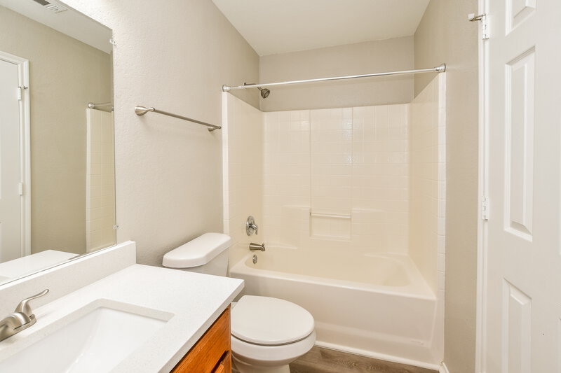 2,050/Mo, 709 Silverleaf Ct Royse City, TX 75189 Bathroom View