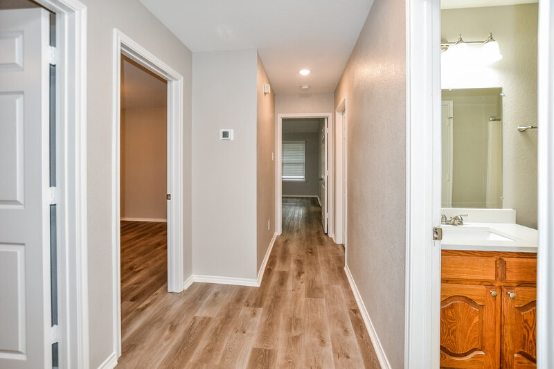 2,050/Mo, 709 Silverleaf Ct Royse City, TX 75189 Hallway View 2