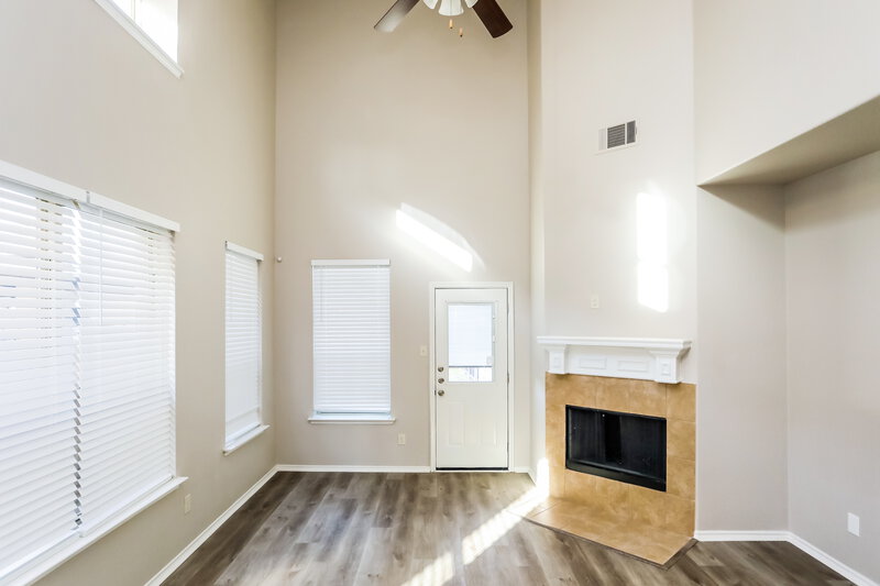 2,370/Mo, 313 Haywood Cir Lancaster, TX 75146 Living Room View
