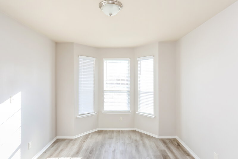 2,370/Mo, 313 Haywood Cir Lancaster, TX 75146 Office View