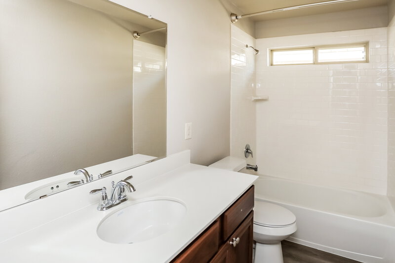 2,370/Mo, 313 Haywood Cir Lancaster, TX 75146 Bathroom View