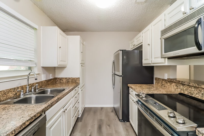 2,020/Mo, 1137 Vaden Ave Burleson, TX 76028 Kitchen View 2