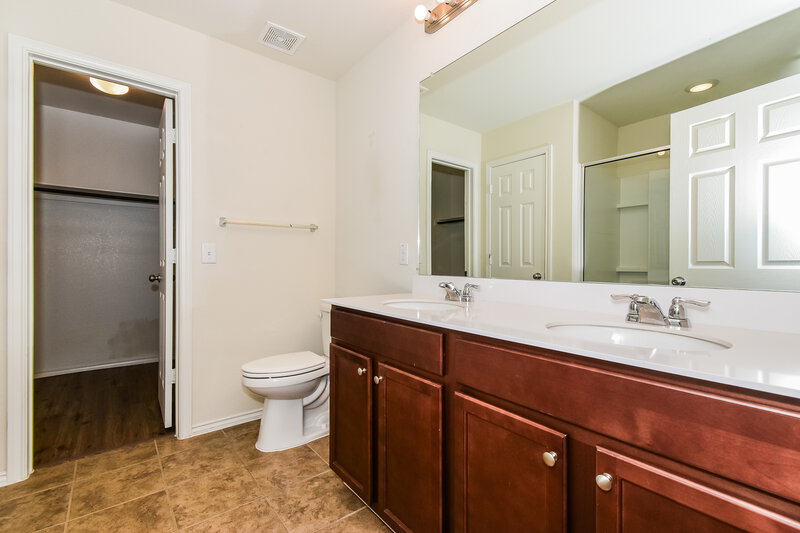 2,055/Mo, 1449 Vernon Dr Providence Village, TX 76227 Main Bathroom View