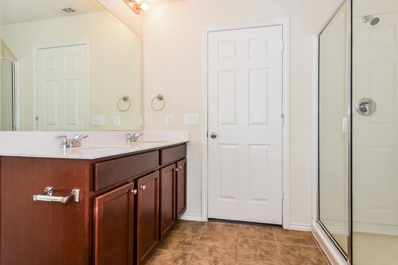2,055/Mo, 1449 Vernon Dr Providence Village, TX 76227 Main Bathroom View 2