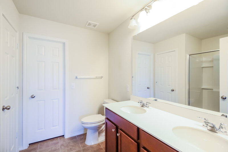 2,085/Mo, 1449 Vernon Dr Providence Village, TX 76227 Bathroom View