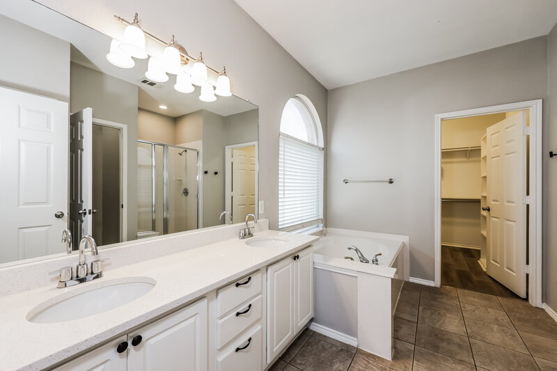 2,365/Mo, 4529 Vista Meadows Dr Fort Worth, TX 76244 Main Bathroom View