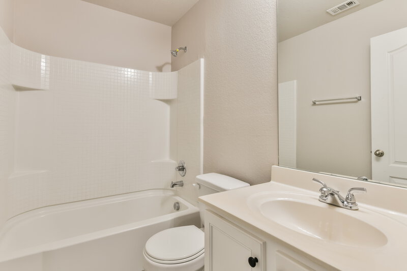 2,055/Mo, 7908 Spritsail Ln Fort Worth, TX 76179 Bathroom View
