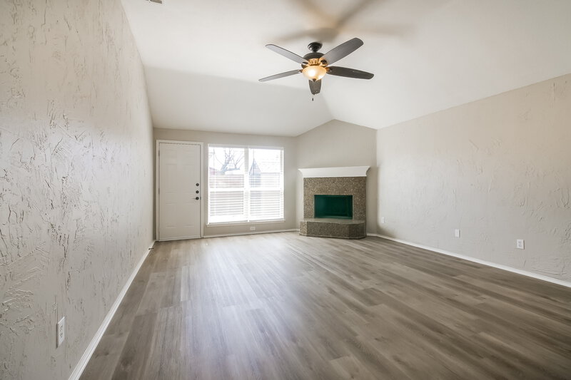 2,180/Mo, 1316 Meadow Rose Trl Burleson, TX 76028 Living Room View