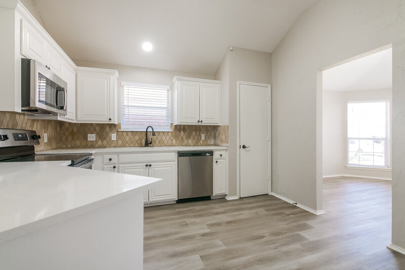 2,180/Mo, 1316 Meadow Rose Trl Burleson, TX 76028 Kitchen View