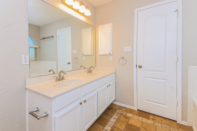 2,980/Mo, 302 Stanford Forney, TX 75126 Main Bathroom View 2