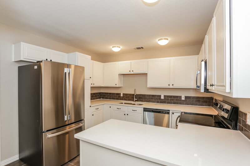 2,085/Mo, 217 Los Angeles Dr Glenn Heights, TX 75154 Kitchen View 2