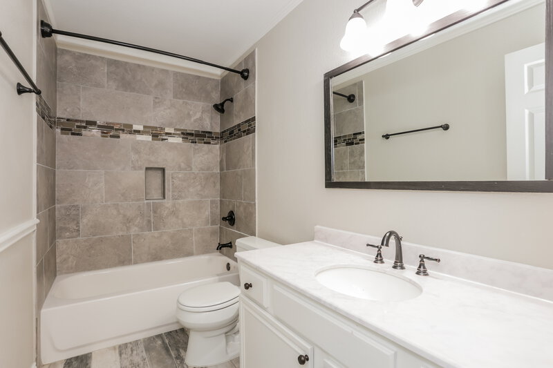 2,085/Mo, 217 Los Angeles Dr Glenn Heights, TX 75154 Bathroom View