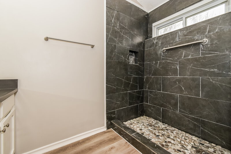 1,955/Mo, 117 Brockway Dr Rockwall, TX 75032 Main Bathroom View