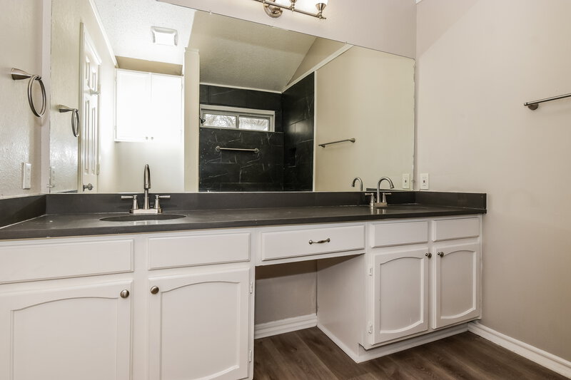 1,955/Mo, 117 Brockway Dr Rockwall, TX 75032 Main Bathroom View 2