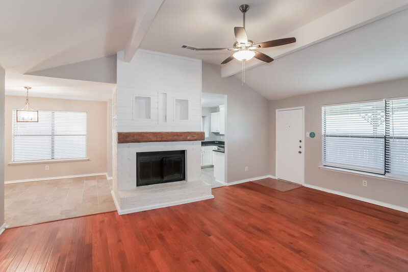 1,940/Mo, 216 Lantana Dr Arlington, TX 76018 Living Room View 2