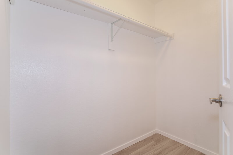 1,940/Mo, 216 Lantana Dr Arlington, TX 76018 Dressing Room View