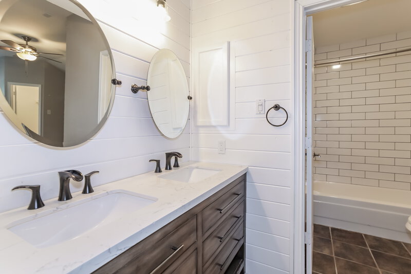 1,940/Mo, 216 Lantana Dr Arlington, TX 76018 Bathroom View