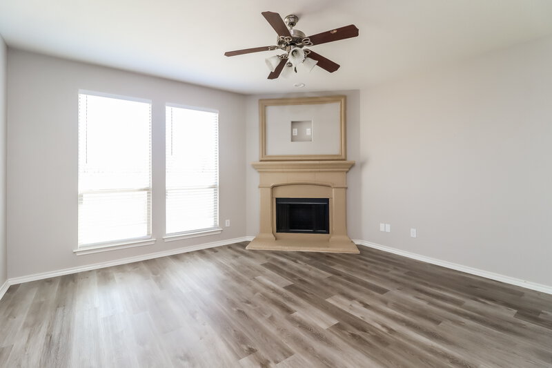 2,415/Mo, 8221 Summer Stream Dr Fort Worth, TX 76134 Living Room View