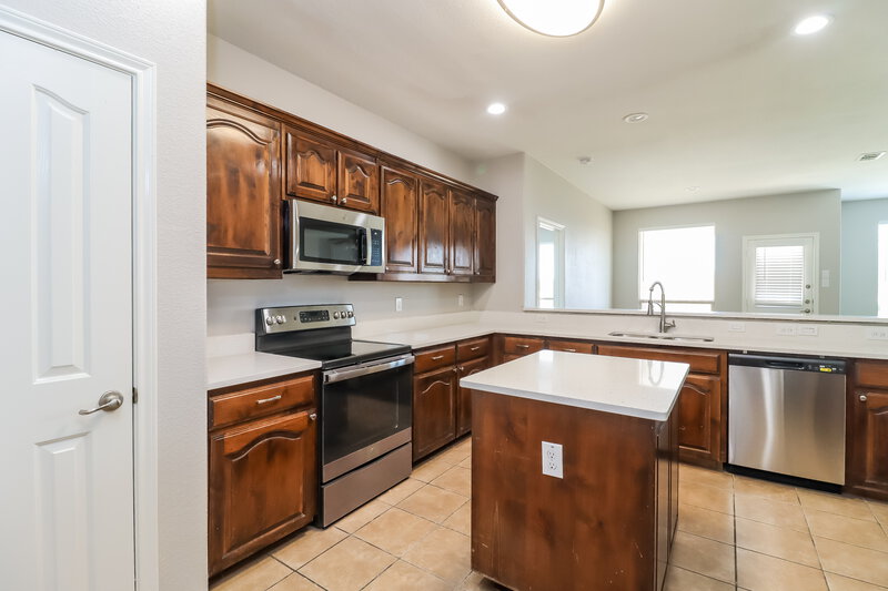 2,415/Mo, 8221 Summer Stream Dr Fort Worth, TX 76134 Kitchen View