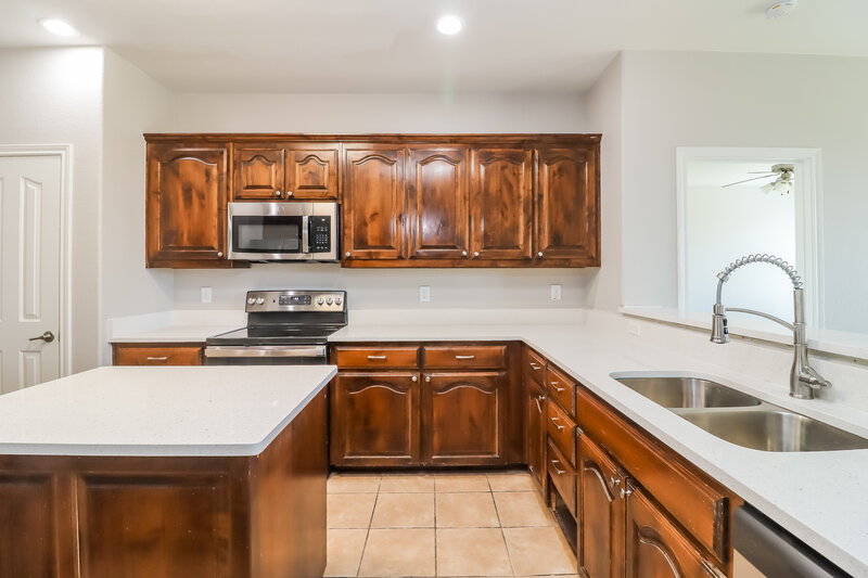 2,415/Mo, 8221 Summer Stream Dr Fort Worth, TX 76134 Kitchen View 2