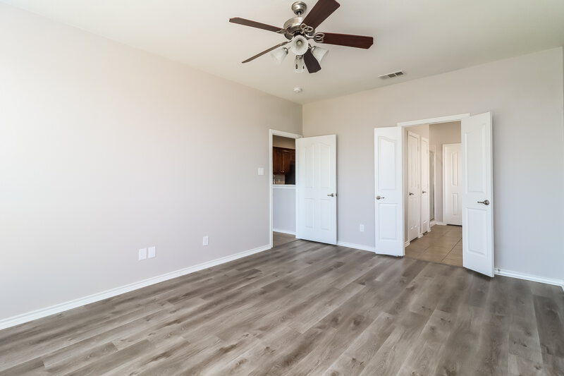 2,415/Mo, 8221 Summer Stream Dr Fort Worth, TX 76134 Main Bedroom View 2