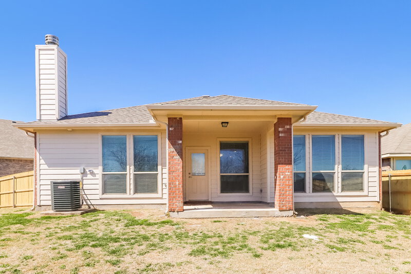 2,415/Mo, 8221 Summer Stream Dr Fort Worth, TX 76134 Rear View