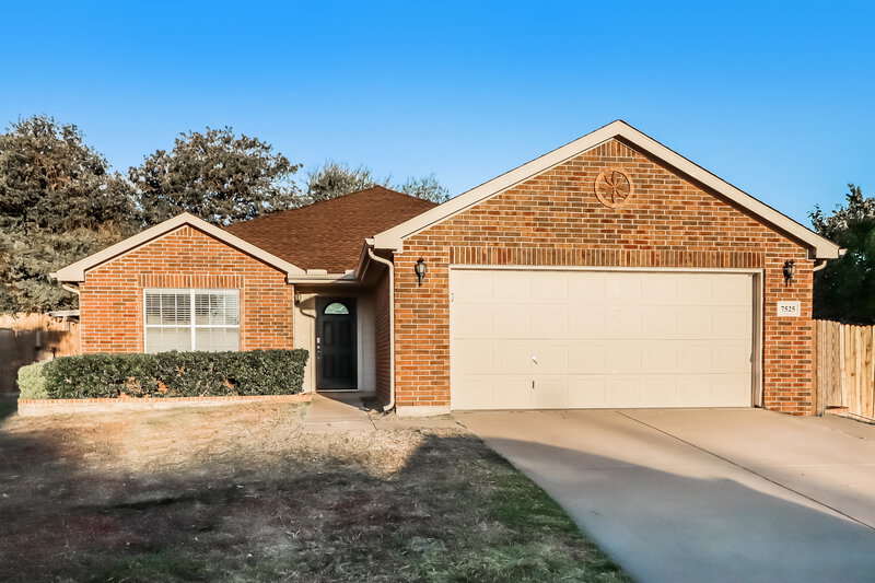 2,130/Mo, 7525 Hedgewood Ct Fort Worth, TX 76112 External View