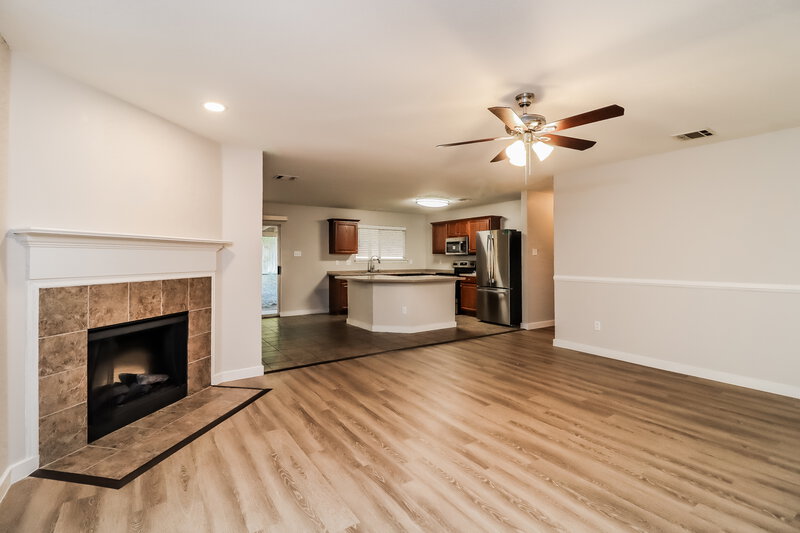 2,130/Mo, 7525 Hedgewood Ct Fort Worth, TX 76112 Living Room View