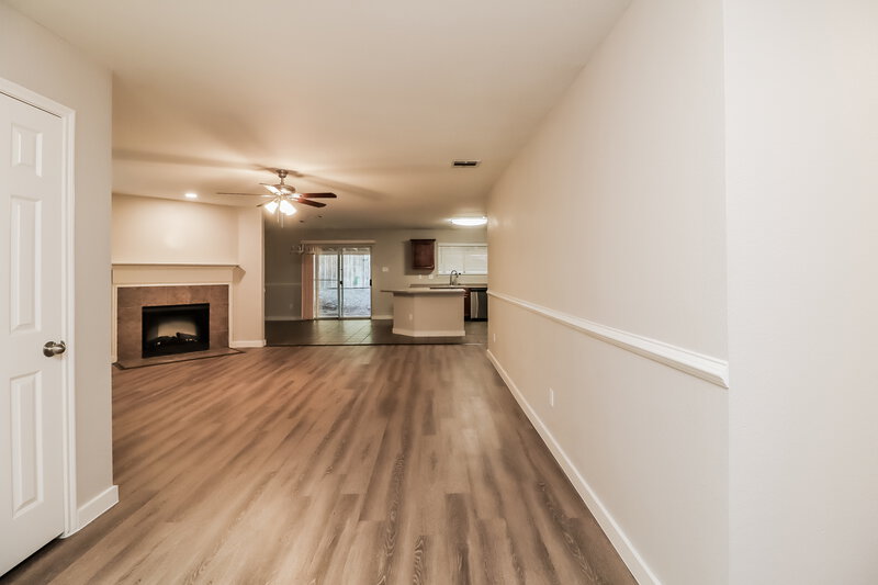 2,130/Mo, 7525 Hedgewood Ct Fort Worth, TX 76112 Living Room View 2