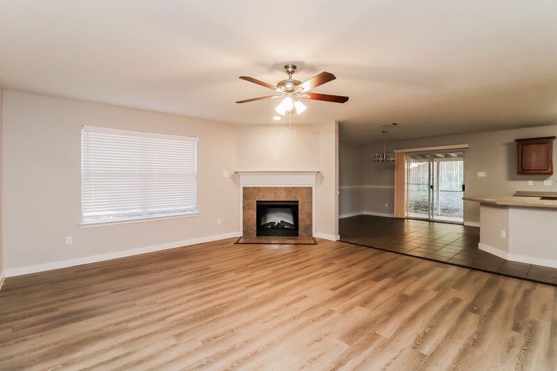 2,130/Mo, 7525 Hedgewood Ct Fort Worth, TX 76112 Living Room View 3