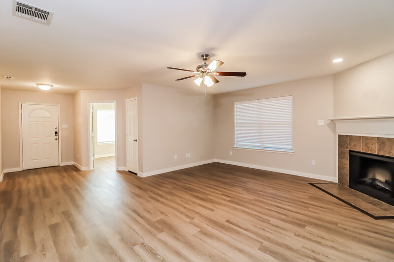 2,130/Mo, 7525 Hedgewood Ct Fort Worth, TX 76112 Living Room View 4