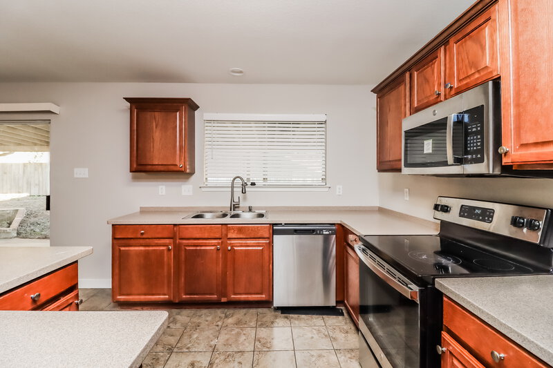 2,130/Mo, 7525 Hedgewood Ct Fort Worth, TX 76112 Kitchen View