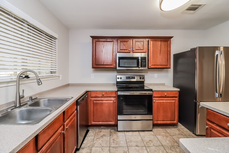 2,130/Mo, 7525 Hedgewood Ct Fort Worth, TX 76112 Kitchen View 2