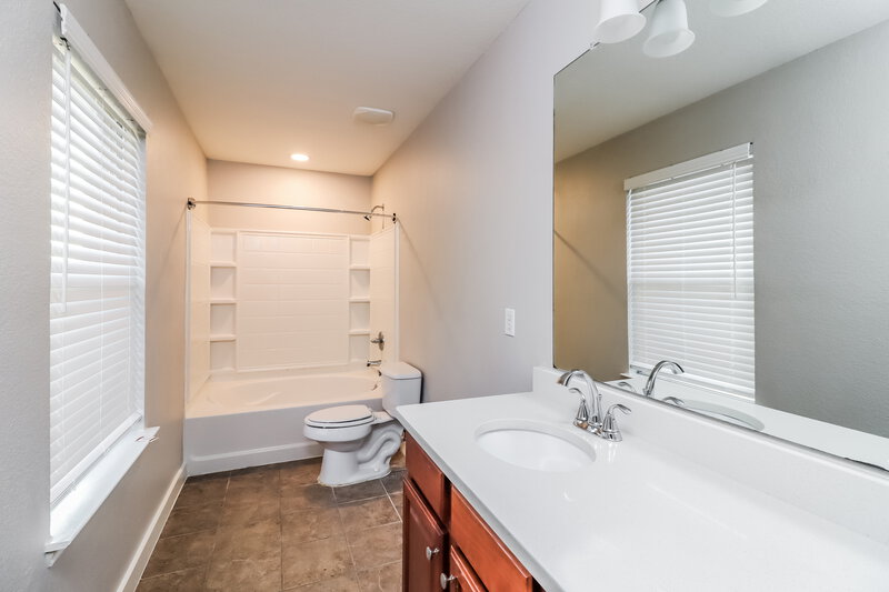 2,130/Mo, 7525 Hedgewood Ct Fort Worth, TX 76112 Main Bathroom View
