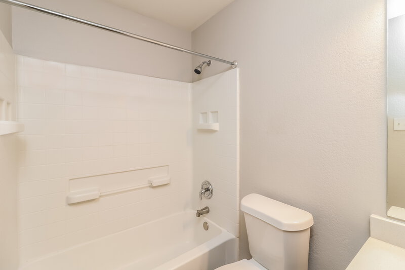 2,130/Mo, 7525 Hedgewood Ct Fort Worth, TX 76112 Bathroom View