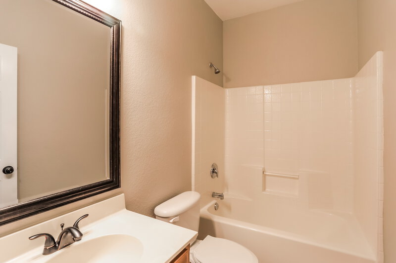 2,075/Mo, 10701 Hawks Landing Rd Haslet, TX 76052 Bathroom View
