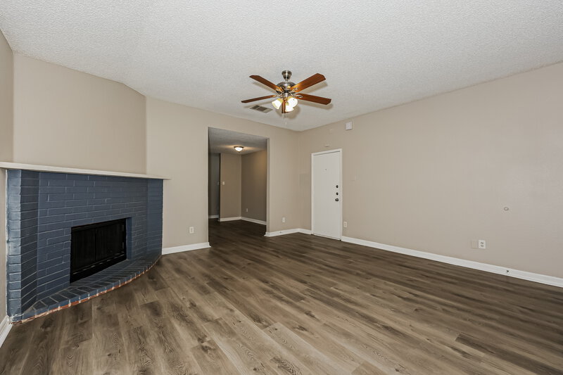 2,060/Mo, 621 Hollyberry Dr Mansfield, TX 76063 Living Room View
