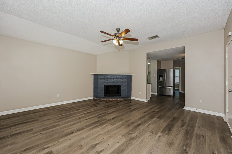 2,060/Mo, 621 Hollyberry Dr Mansfield, TX 76063 Living Room View 2