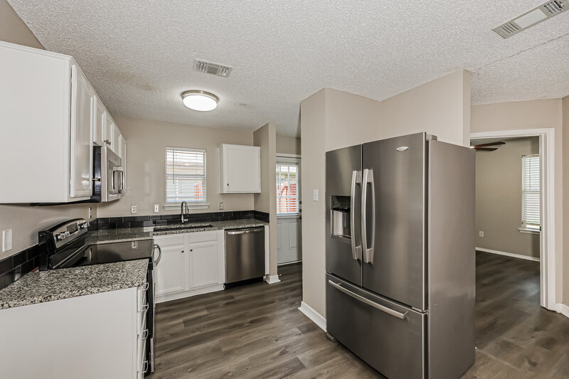 2,060/Mo, 621 Hollyberry Dr Mansfield, TX 76063 Kitchen View