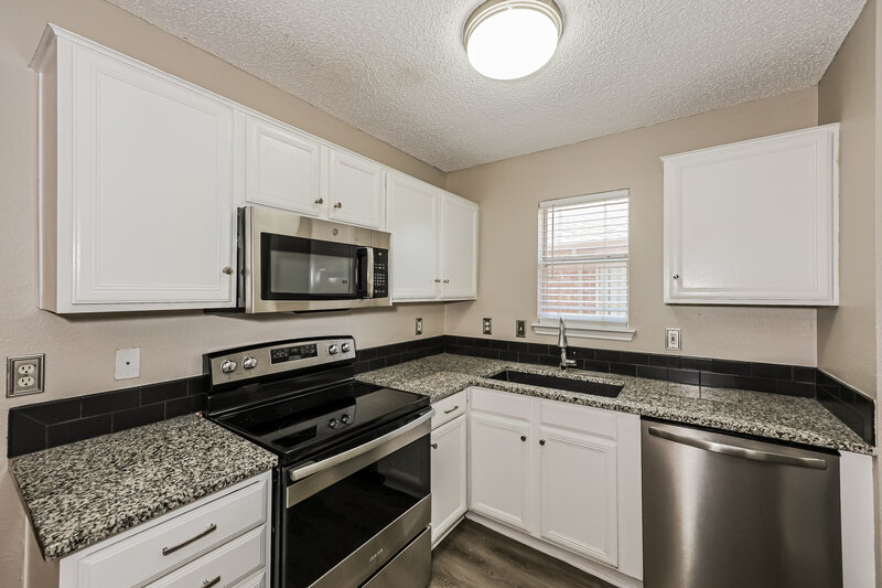 2,060/Mo, 621 Hollyberry Dr Mansfield, TX 76063 Kitchen View 2