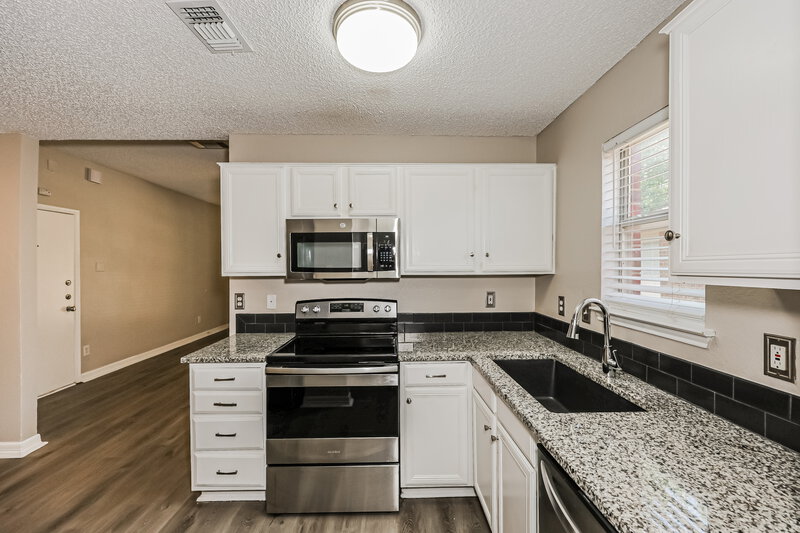 2,060/Mo, 621 Hollyberry Dr Mansfield, TX 76063 Kitchen View 3